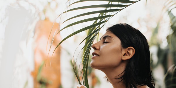Monoï en verano: guía práctica para piel y cabello con “efecto vacaciones”