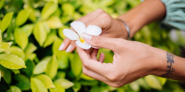 La tradición del tiare: el corazón del Monoï