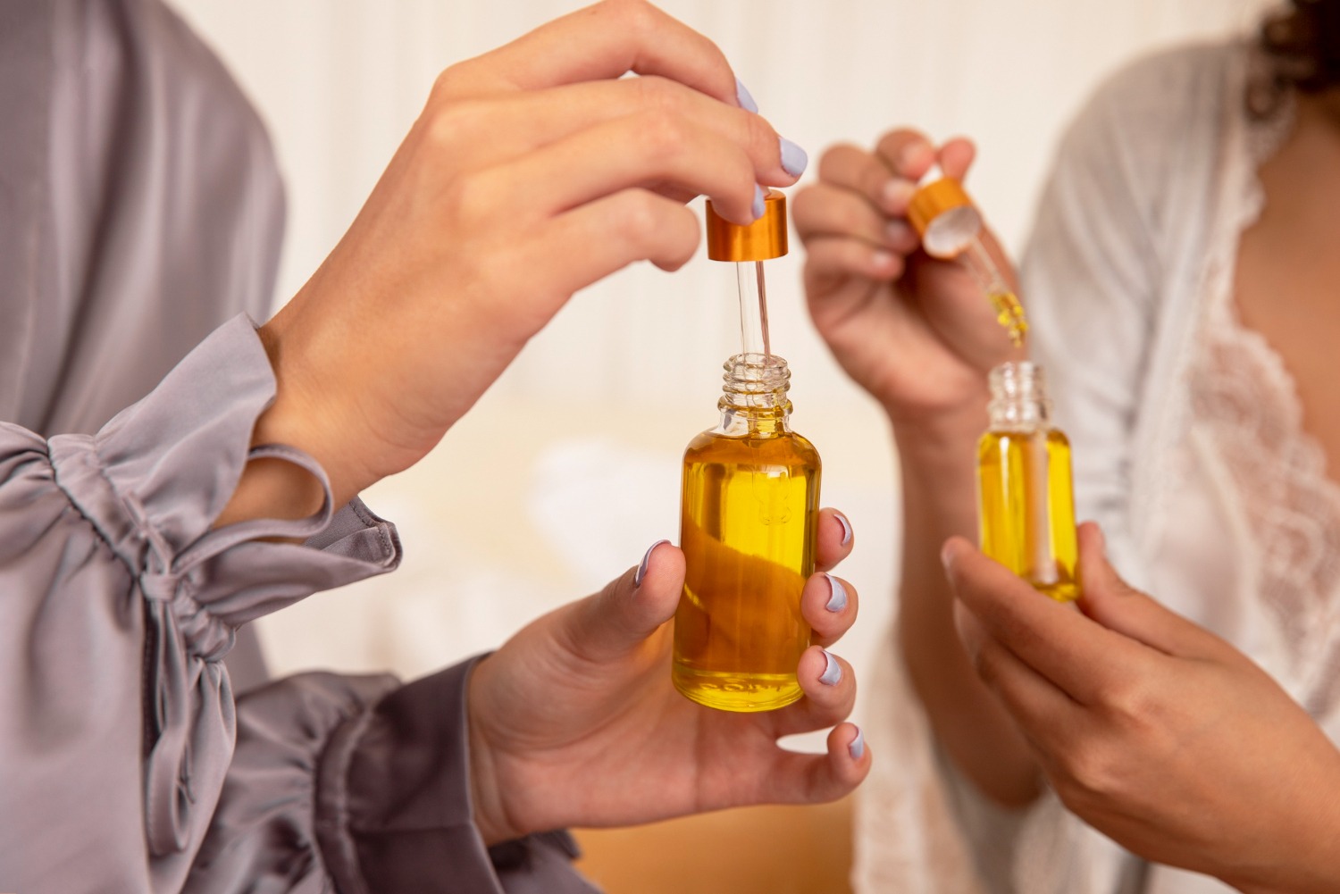 Aceites naturales vs. Cosmética química: ¿Por qué elegir Monoï?